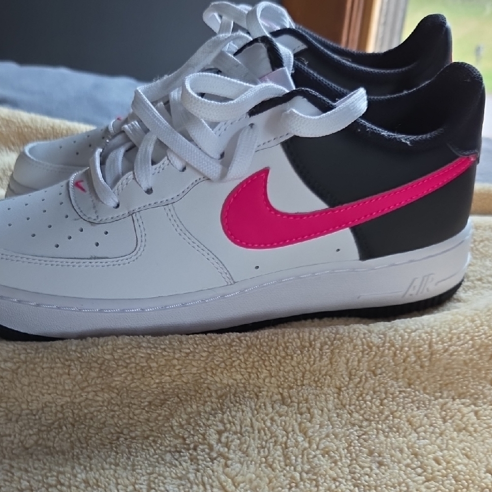 Nike Kids' Sneakers in White and Pink